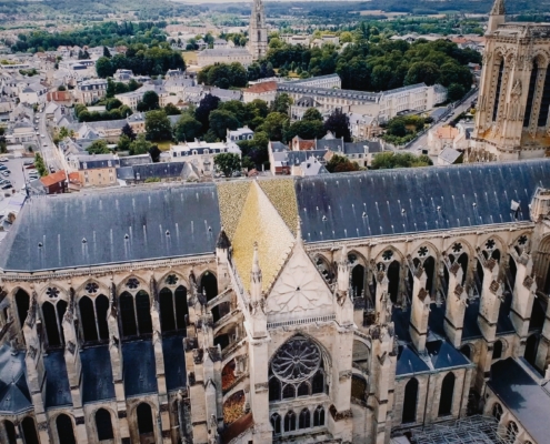 Vue aérienne au drone de la cathédrale de Soissons