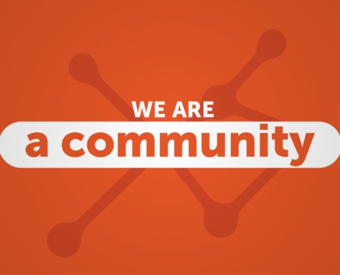 Les mots "we are a community" sur un fond orange