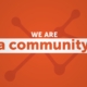 Les mots "we are a community" sur un fond orange