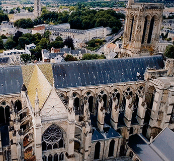 Image au drone de la cathédrale de Soissons